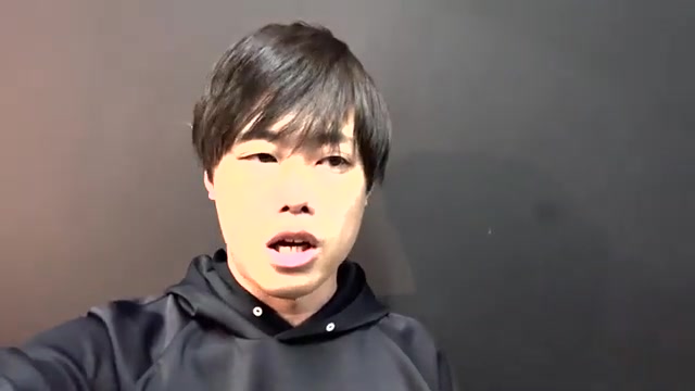 犯人が未成年であったことを説明するオーナー