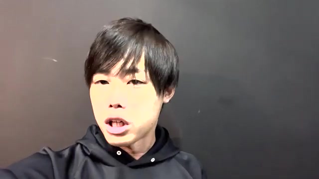 無人ホルモン直売所オーナーの努力について語る場面