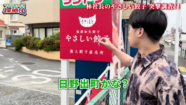 のぼり旗が横向きで他ののぼりと重なっている様子